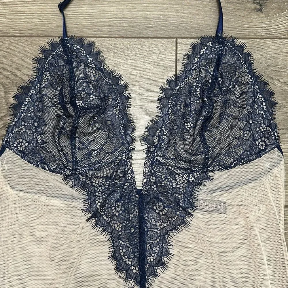 Victoria’s Secret V Wire Beige And Blue Lace V-String Teddy Bodysuit Size Medium